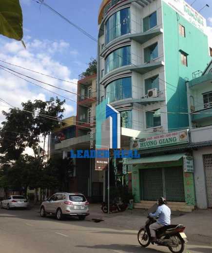Cao ốc Ánh Hào Quang là tòa nhà giá rẻ đường D5